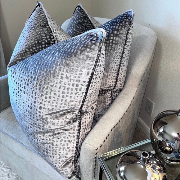 1-NWT CALLISTO HOME DECORATIVE PILLOW (please read
Description for details) - Picture 5 of 11